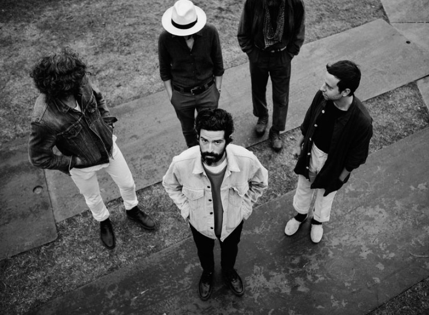 03-devendra-banhart02-itgwo16-robin-alysha-clemens.jpg